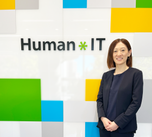 株式会社日立システムズ 人事総務本部 タレントマネジメント部 タレントマネジメントグループ 部長代理 間瀬絵美様